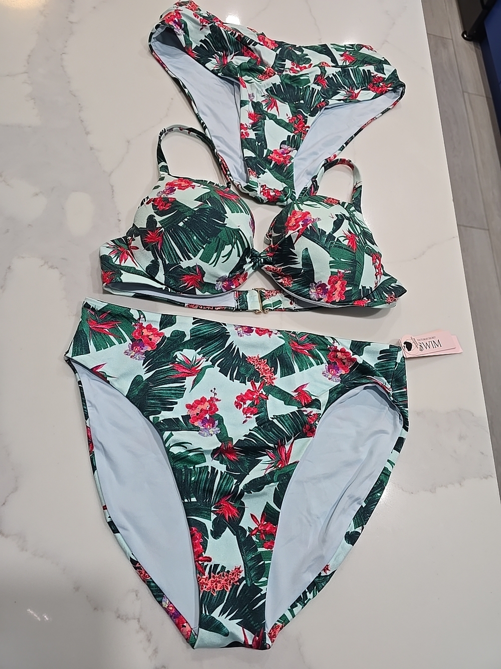 3 Piece Victoria's Secret Women Swim. 1 Bikini Top And Two Bottom Pieces. Size M